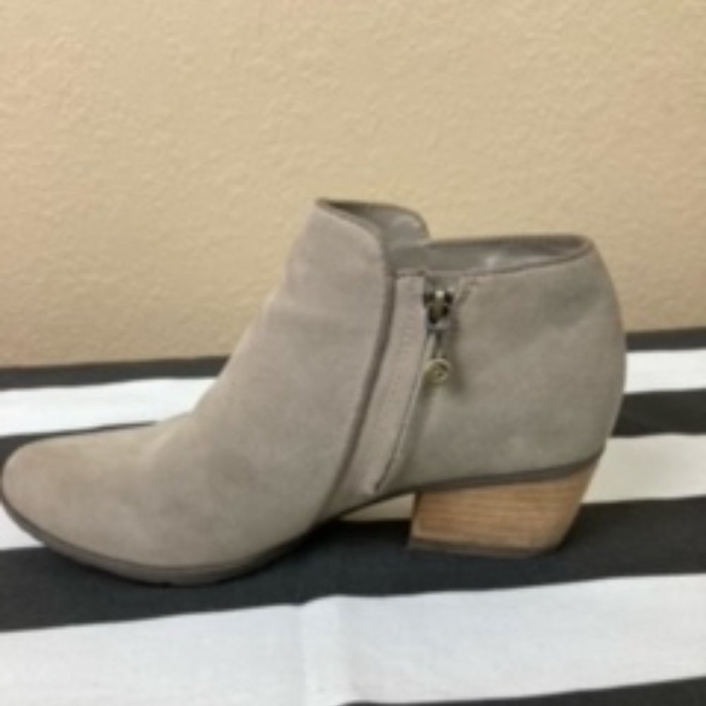 Tan ankle cut Blondo boots